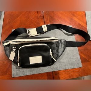 Coach Men’s Logo Belt Bag